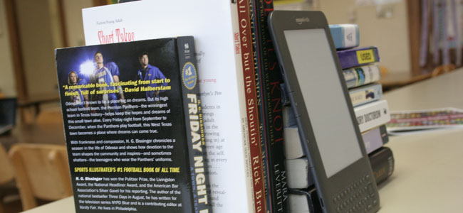 Print or digital: Books vs. Kindles