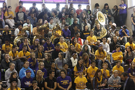 Students display their Hornet Pride by wearing their purple and gold. 