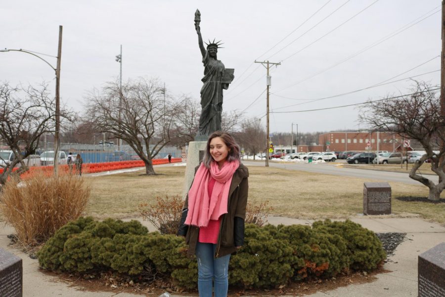 Senior+Anna+Mdzinarashvili+poses+with+a+Statue+of+Liberty+outside+of+Northtown.+She+is+a+foreign+exchange+from+Georgia.+Anna+is+one+of+the+Flex+Program+Finalists.+
